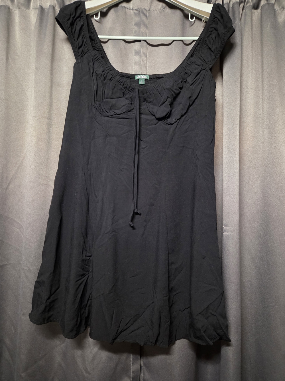 Black Sleeveless Scoop-Neck Tunic Top